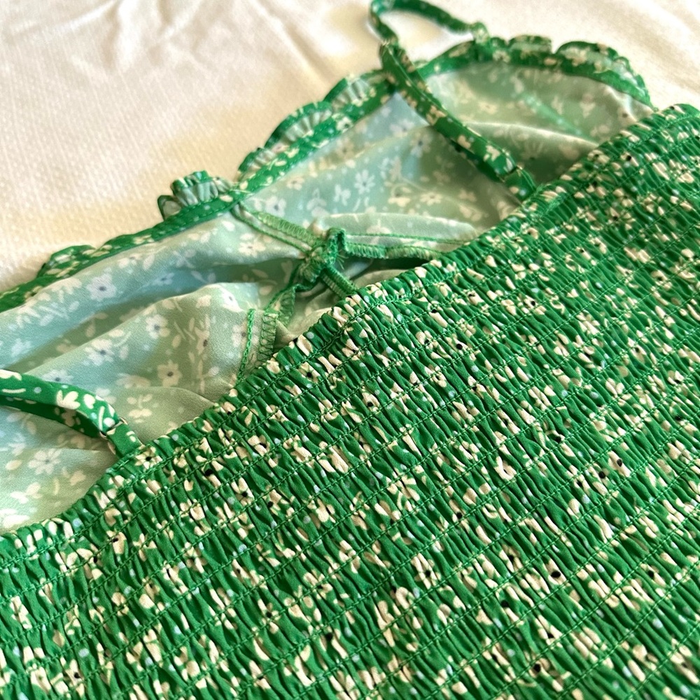 Lush Women’s Ruched Floral Green Top - Picture 8 of 8